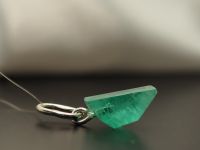 Серебряная подвеска с натуральным изумрудом-686