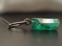 Серебряная подвеска с натуральным изумрудом-688