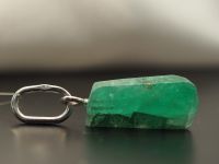 Серебряная подвеска с натуральным изумрудом-690