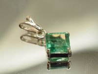 Серебряная подвеска с натуральным изумрудом-720